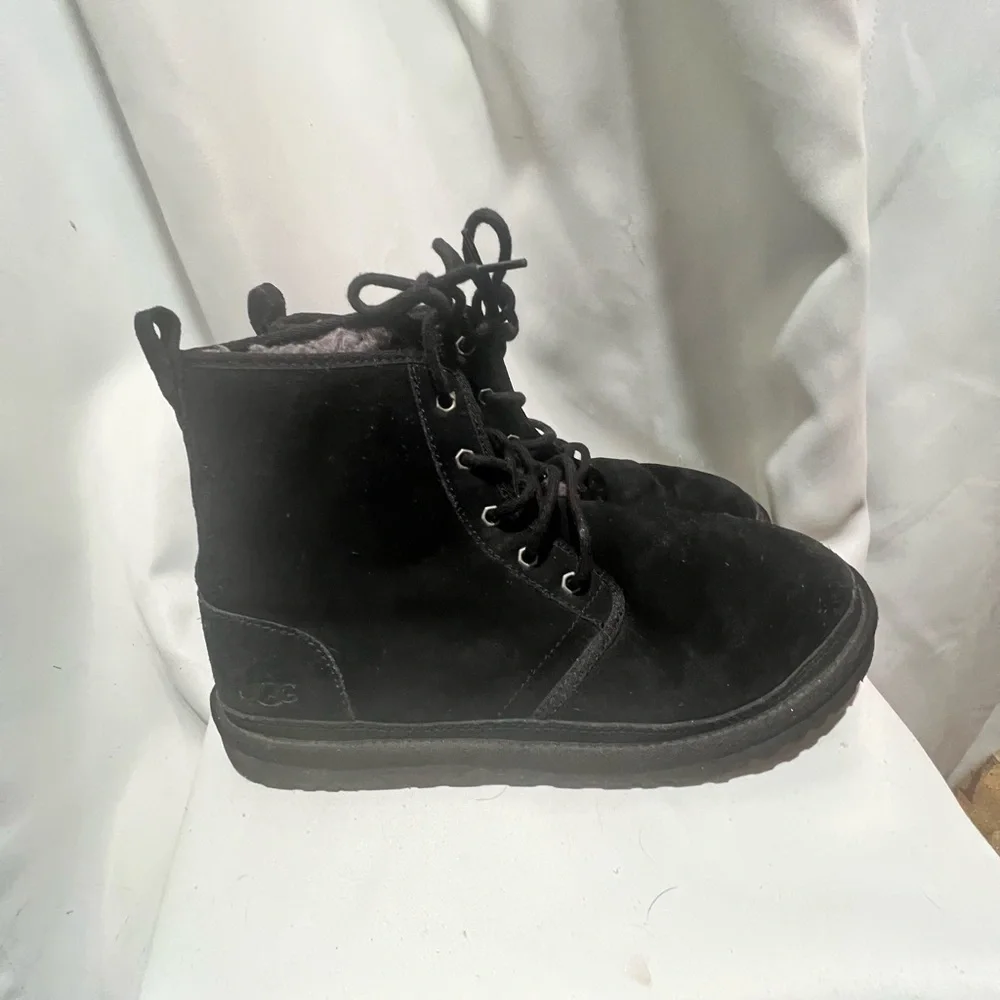 UGG Harkley Black Suede Sheepskin Winter Warm Chukka  Boots Shoes Size 11 Men’s